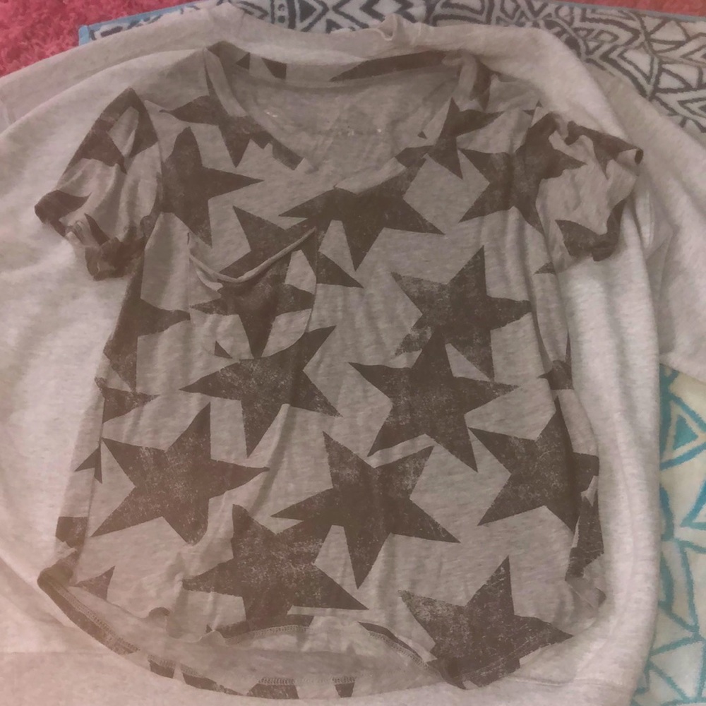 v neck star tee with pocket